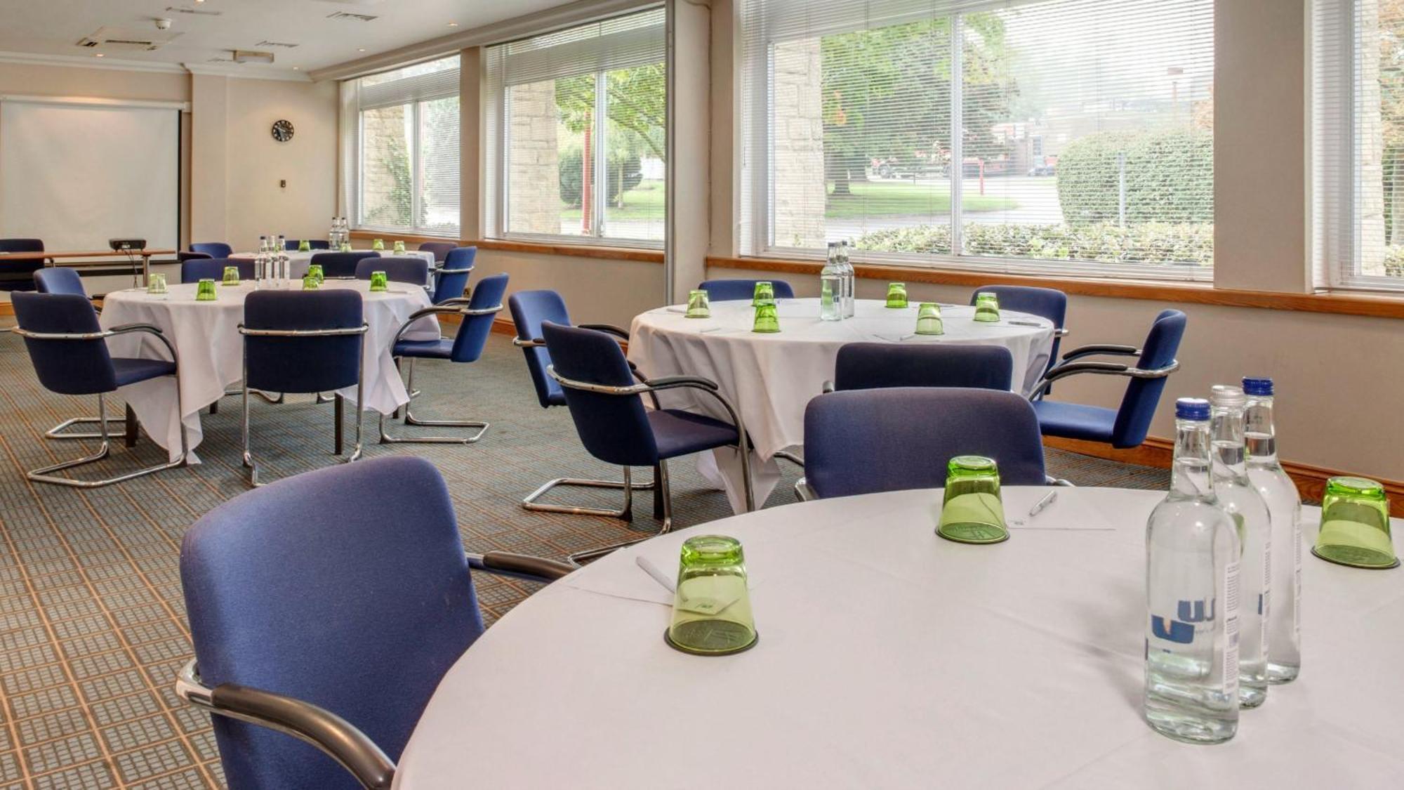 Holiday Inn Swindon By Ihg Экстерьер фото