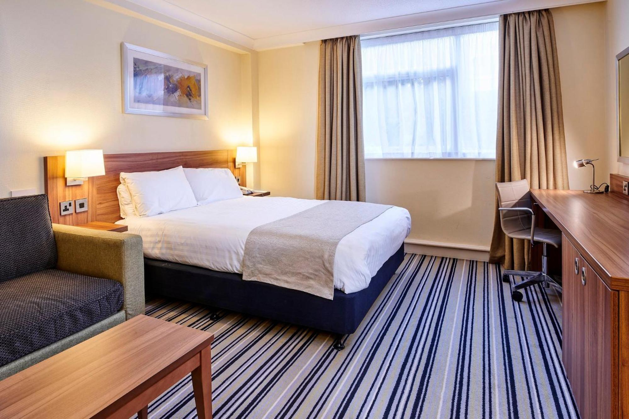 Holiday Inn Swindon By Ihg Экстерьер фото